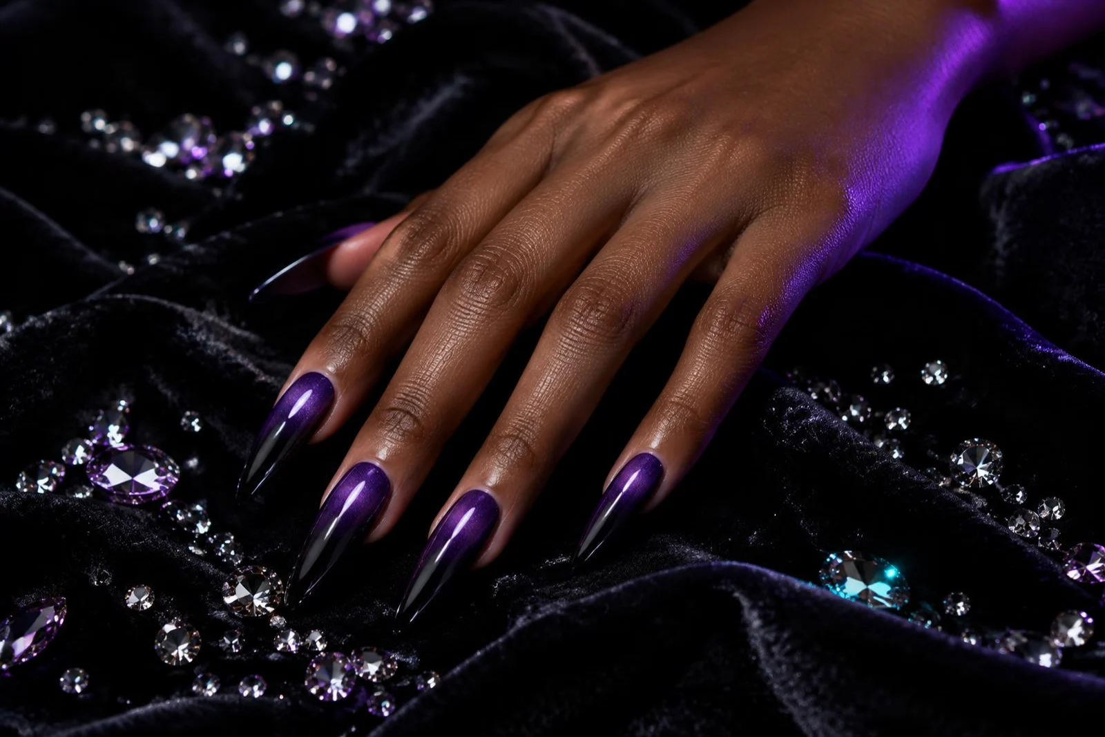 Inspiration long purple-to-black ombre stiletto nails
