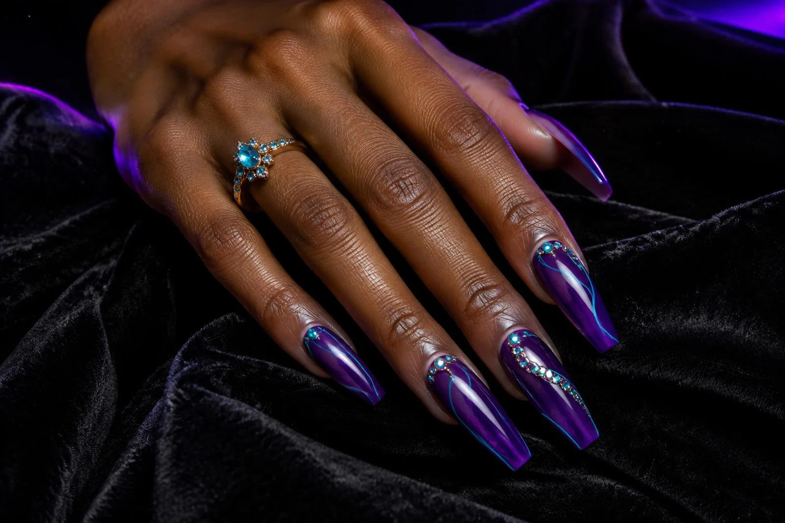 Inspiration purple nails with turquoise accents